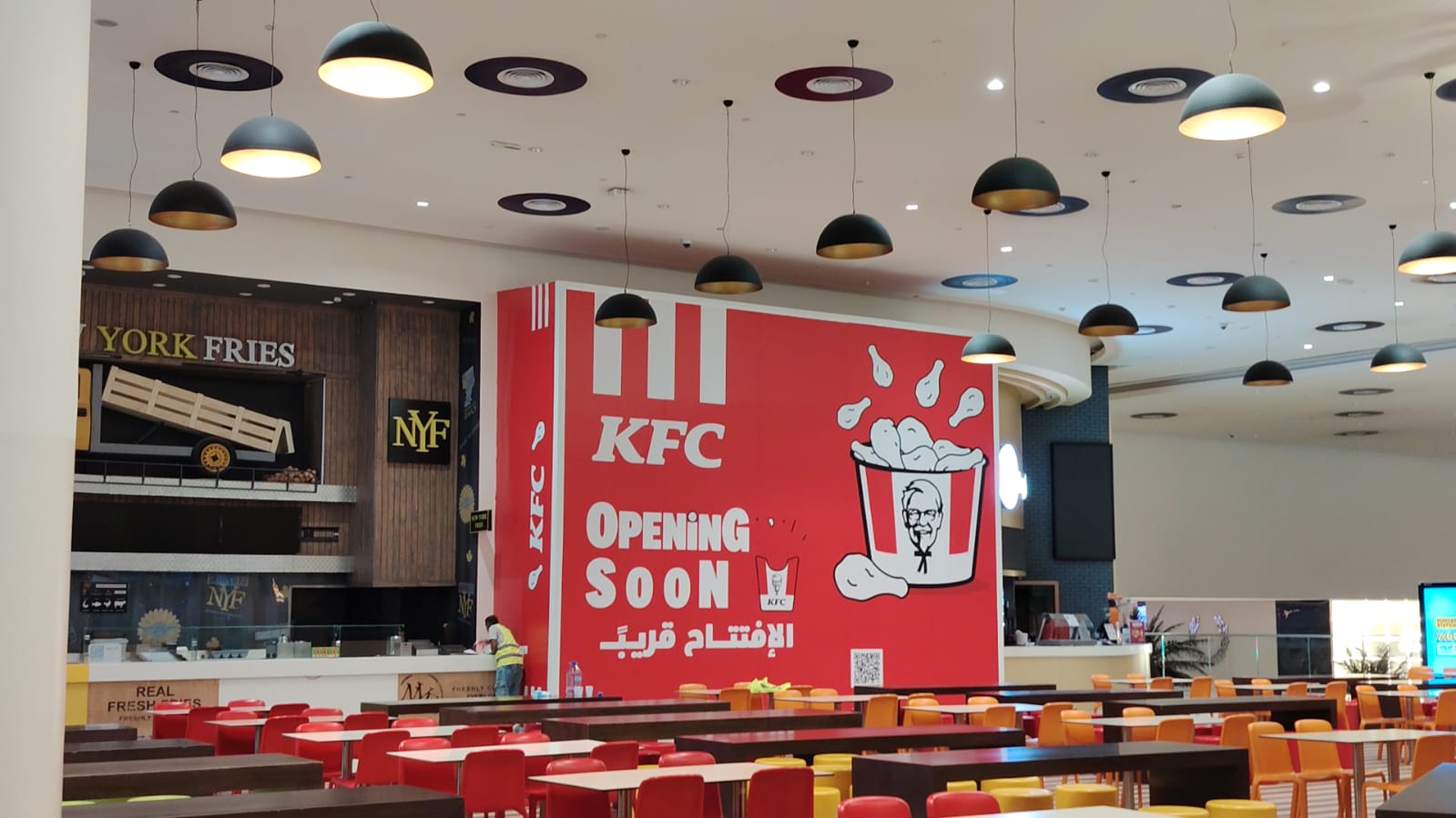 Outdoor advertising banner installed on a business premises in Riyadh